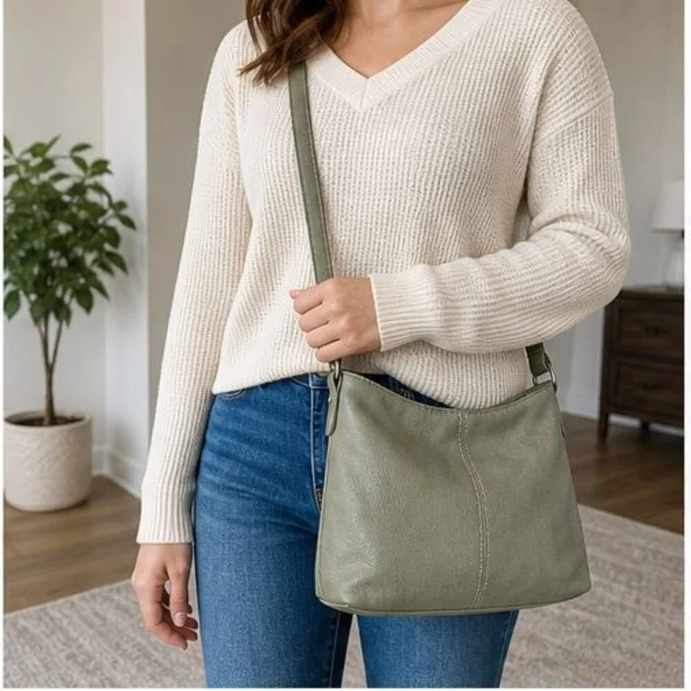 Gucci Medium Blondie Shoulder Purse in Beige Ebony GG Supreme